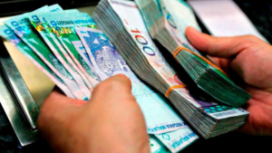 Foreign national falls prey to online scam, losing RM216,000. Authorities warn public to verify all investments.